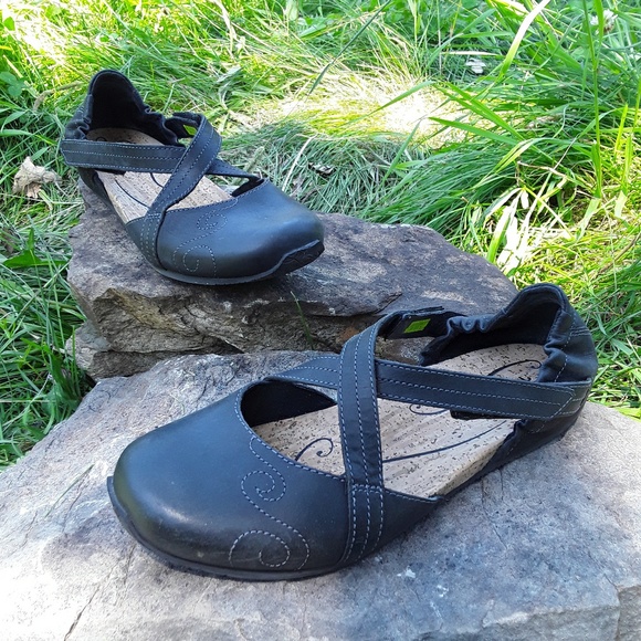 ahnu karma latitude black